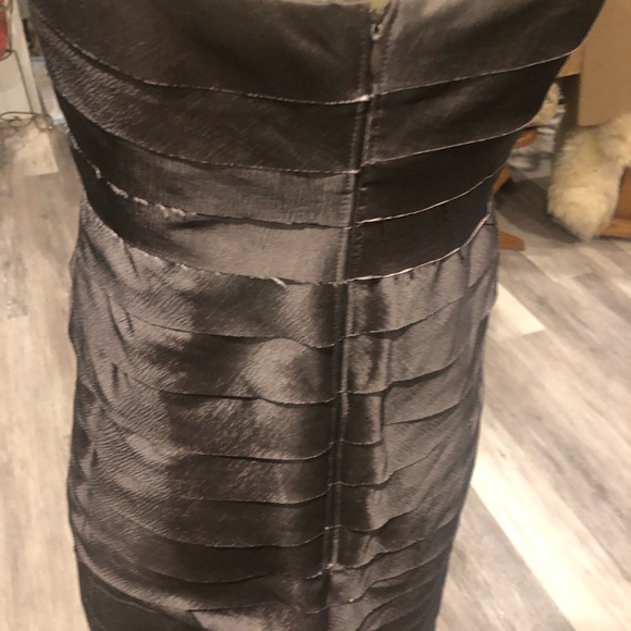 NWT.  Fun & flirtydress from LE CHATEAU. - Picture 4 of 6